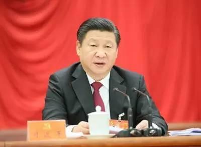 图为：十八届五中全会于2015年10月26日至29日在北京举行，习近平作重要讲话。四、构建全方位、全领域、全要素的哲学社会科学体系
